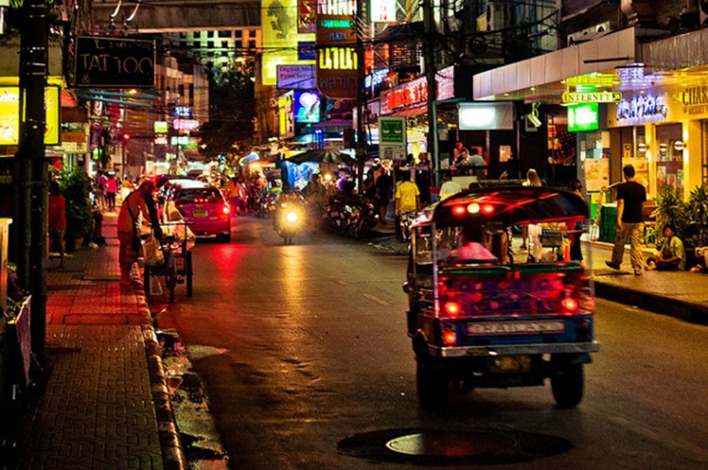 Hostel 8 Sukhumvit Soi 8 Bangkok Ngoại thất bức ảnh