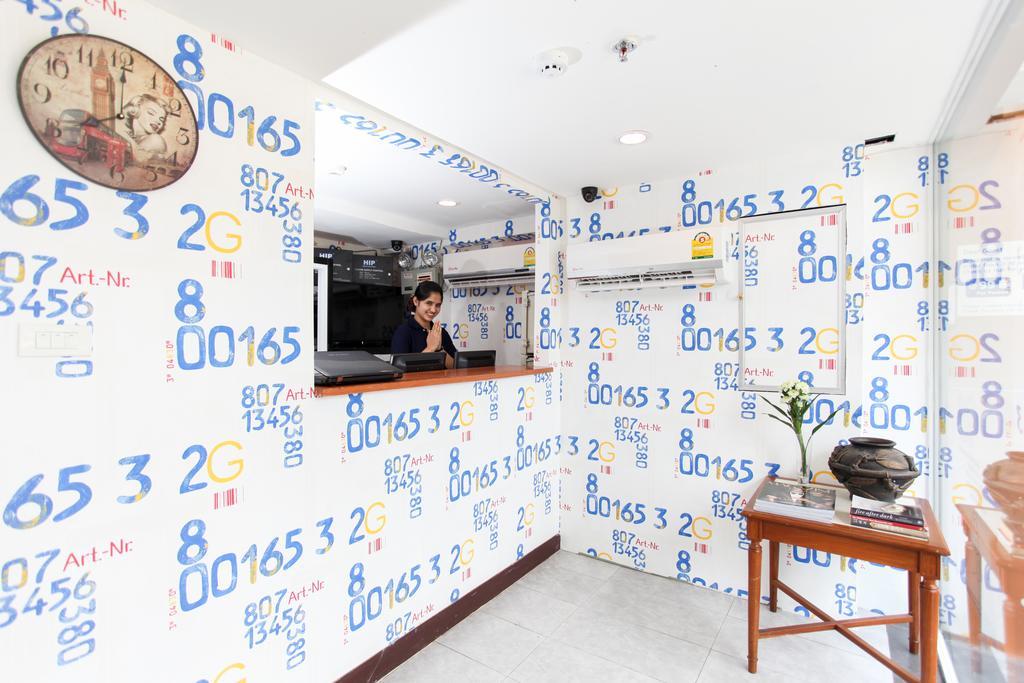 Hostel 8 Sukhumvit Soi 8 Bangkok Ngoại thất bức ảnh
