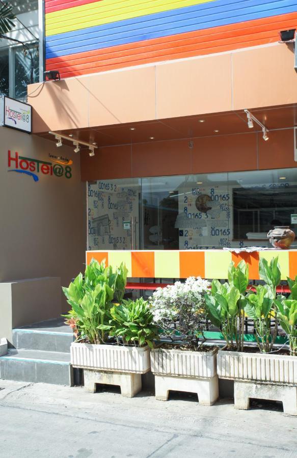 Hostel 8 Sukhumvit Soi 8 Bangkok Ngoại thất bức ảnh